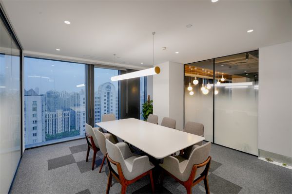 微型企業采取的辦公室設計的極簡風格模式